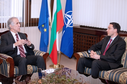 Среща на министър Даниел Митов с посланика на Ливанската република